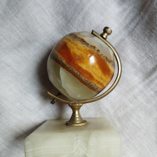Globe made of alabaster or onyx like new with bronze