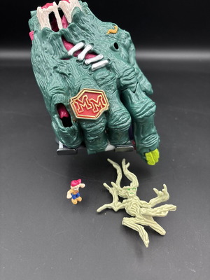 Mighty Max Crushes the Hand Vintage 1994 Bluebird Toys playset like new