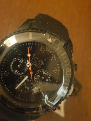 Ice-Watch ρολόι χρονογράφος μεταχειρισμένο με μαύρο δερμάτινο λουράκι