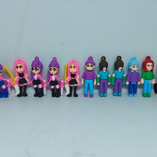 K-pop Demon Hunters collectible figures like new, pack of 24