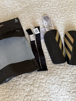 Adidas Tiro SG Kids Football Shin Guards Size S 120-140 cm Like New