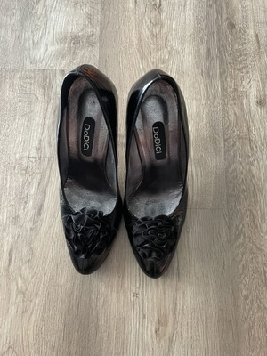 Dodici high-heeled shoes used, black leather patent with bow, size 38