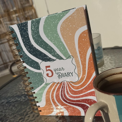 Paperwonder 5 Year Diary new with pen and magnetic bookmark
