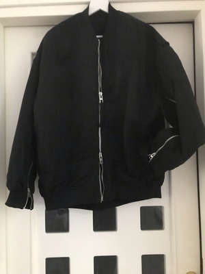 Μπόμπερ μπουφάν Zara καινούργιο μαύρο XL με φερμουάρ αδιάβροχο