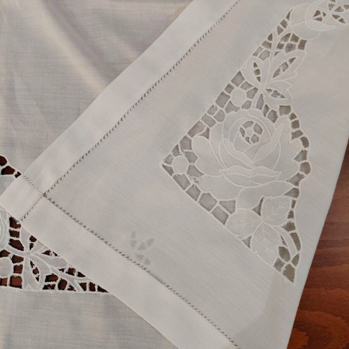 White cutwork machine embroidery tablecloth 81×81 cm