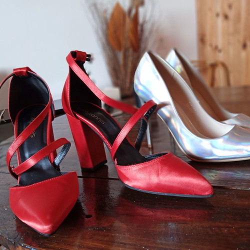 Set of 2 Sarigiannis pumps new, red with cross strap and silver metallic, size 38, 10cm heels