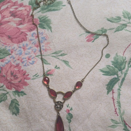 Vintage necklace new with red stones