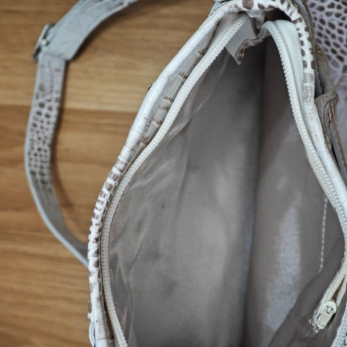 Guy Laroche Shoulder Bag like new, leather, vintage style