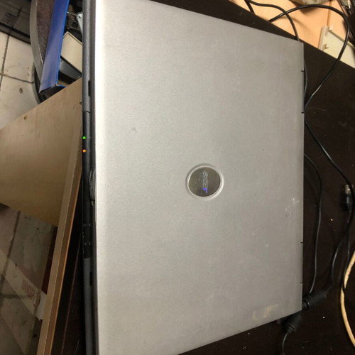 Laptop Pentium 3 used, 40 GB, retro, needs XP format