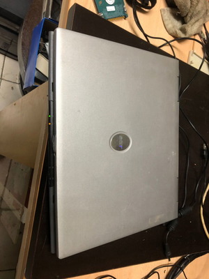 Laptop Pentium 3 used, 40 GB, retro, needs XP format