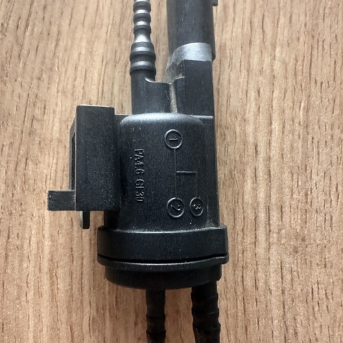 Mercedes-Benz Vacuum Change-Over Valve used, OEM A0025407097
