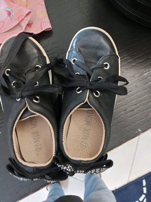 Children's casual black shoes size 27 like new