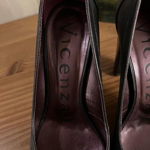 Leather shoes used in perfect condition size 38