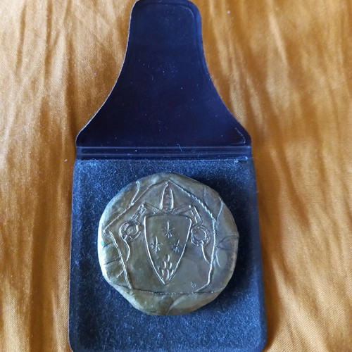 PRICE DROP: CARVED AMULET IN ITS VELVET CASE, COLLECTIBLE
