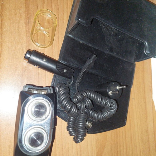 Electric shaver used for car with case and cable