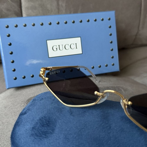 Gucci sunglasses new, black, 100% UV protection