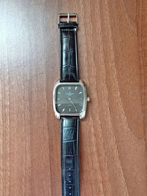 Men's watch used, silver color, no battery included