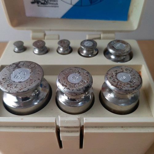 Vintage scales used in plastic case from 1981