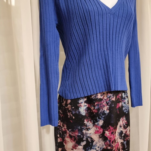 Σετ Zara all day με μπλούζα ριπ μπλε και ελαστική φούστα pencil