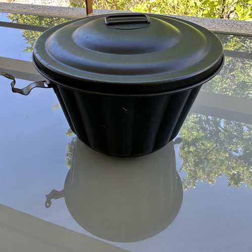 Patisse Nonstick Baking Pan With Metal Lid Like New