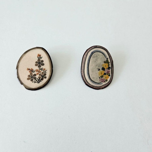 Ceramic vintage pins used, beige, hand-painted