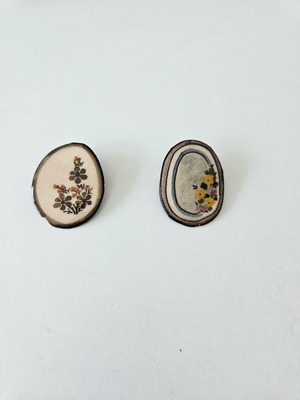 Ceramic vintage pins used, beige, hand-painted