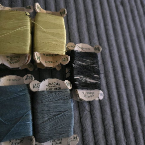 Butterfly threads like new, pack of 15 assorted colors