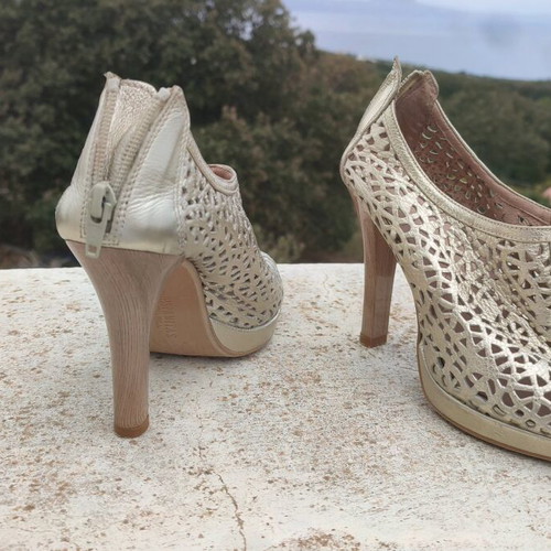 Hispanitas gold leather heels like new, size 37, elegant design