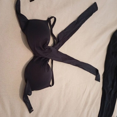 Calzedonia women's bikini top like new, black, size M