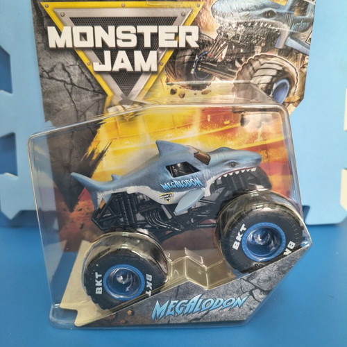 Spin Master Monster Jam Legacy Trucks Megalodon 1:64 scale new