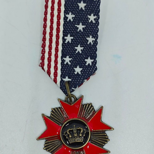 Vintage decorative medal with American flag and crown like new