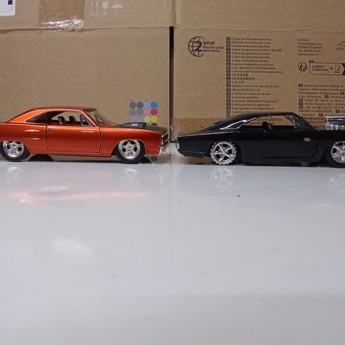 Jada Toys Fast & Furious die-cast cars used, Plymouth Road Runner & Dodge Charger 1:32 set
