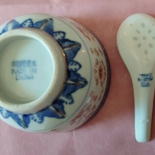 Chinese porcelain bowl with spoon and gilded rim like new