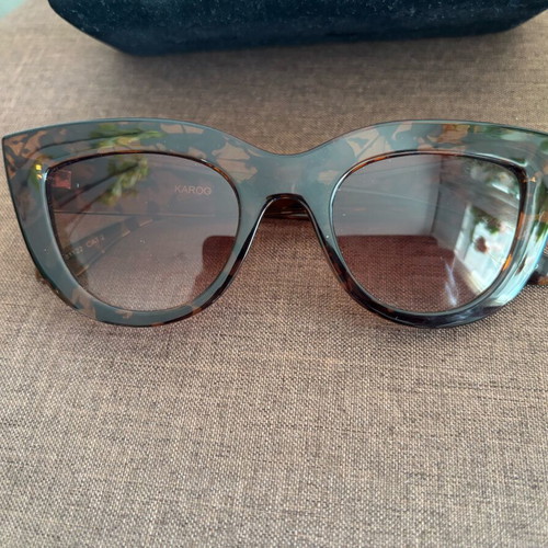 Meller Karoo Tigris Carbon sunglasses new, black-brown cat-eye