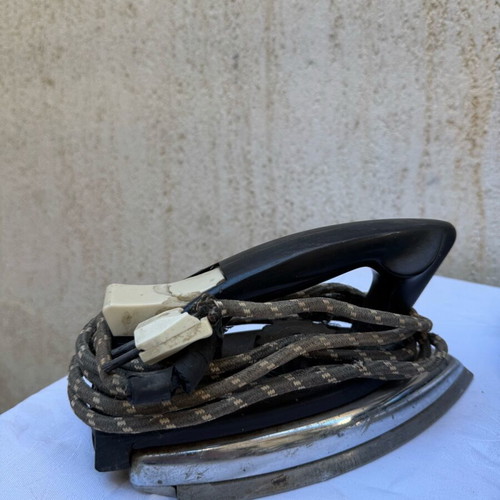 Old irons with stand used, set of two pieces