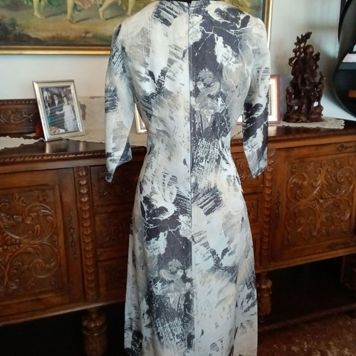 Women's printed dress like new in gray and beige
