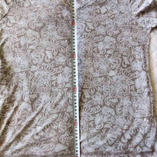 Bpc women's t-shirt like new, beige