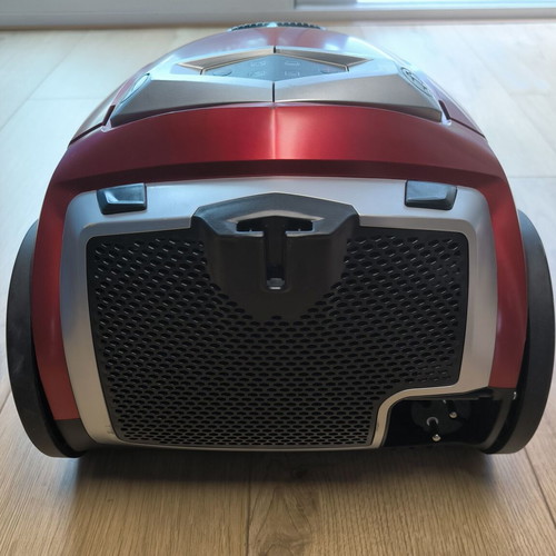 Dirt Devil vacuum cleaner like new with HEPA filter and 750W motor