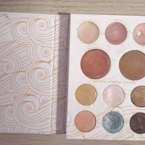 Pacifica makeup set used with eyeshadows, highlighters, blush and bronzer