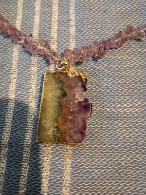 Necklace with amethysts like new, vintage gold-plated pendant