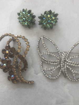 Earrings and 2 brooches set like new, 3 pieces