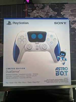 Sony PlayStation Controller Astro Bot Limited Edition sealed