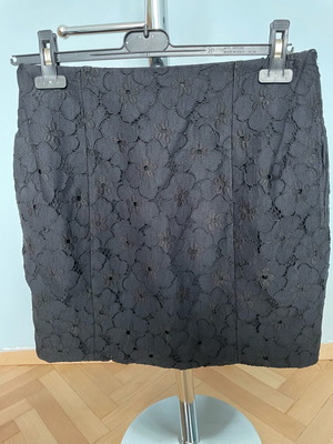 Diane Von Furstenberg skirt size S like new, blue, silk lining