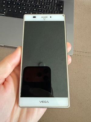 Pantech Vega Iron im-a870s used rare retro smartphone with steel frame