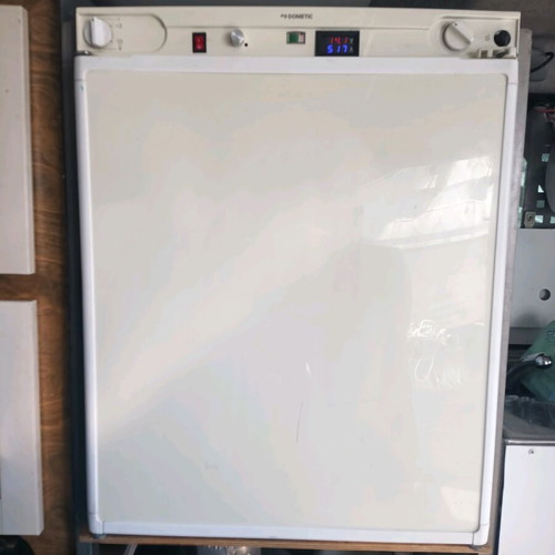 Dometic 60l 12v 220v gas fridge like new with cooling fans