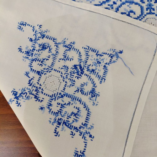Handmade vintage embroidered tablecloth 82×82 cm