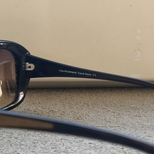 Anna Hickmann women's sunglasses like new, brown