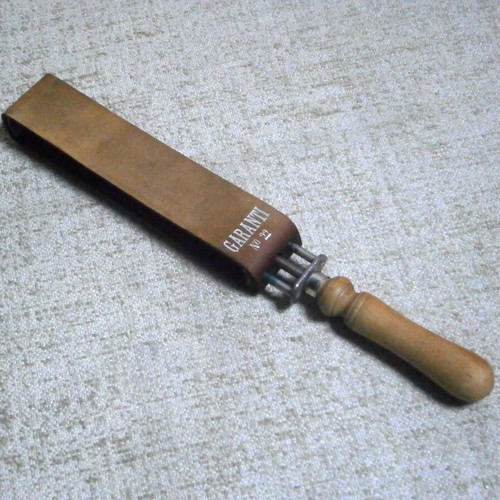 Camel razor strop new with vintage box