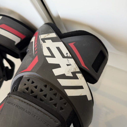 Leatt X-Frame knee braces used, medium size, carbon fiber composite
