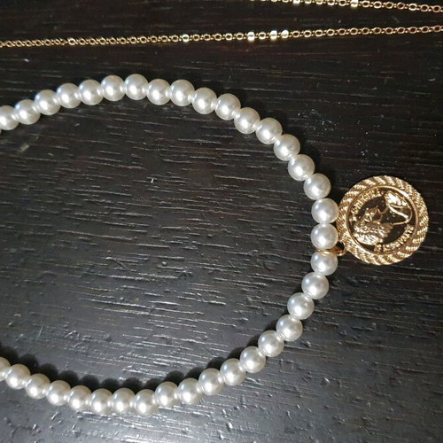Faux bijoux necklaces like new, pack of 3 pieces